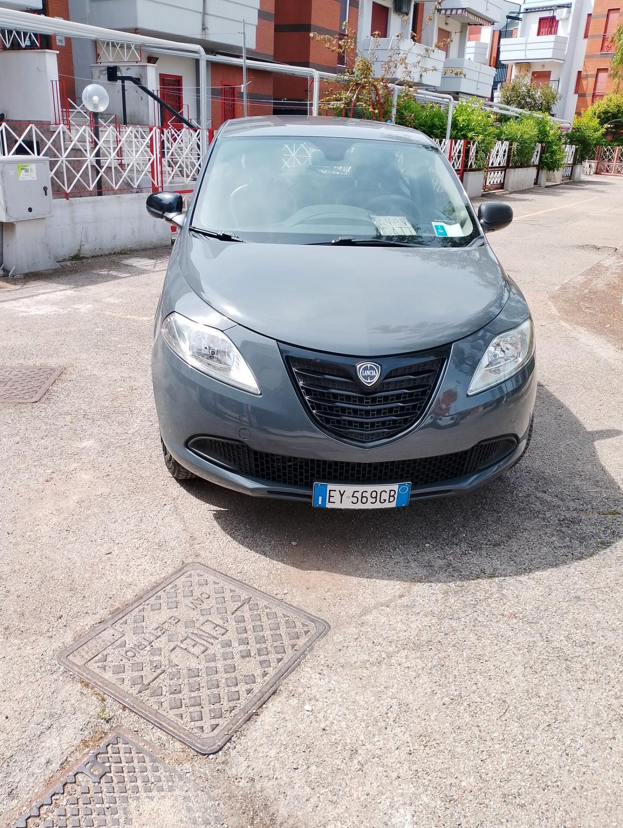 Lancia Ypsilon 0.9 TwinAir 85 CV 5 porte Metano Ecochic Elle