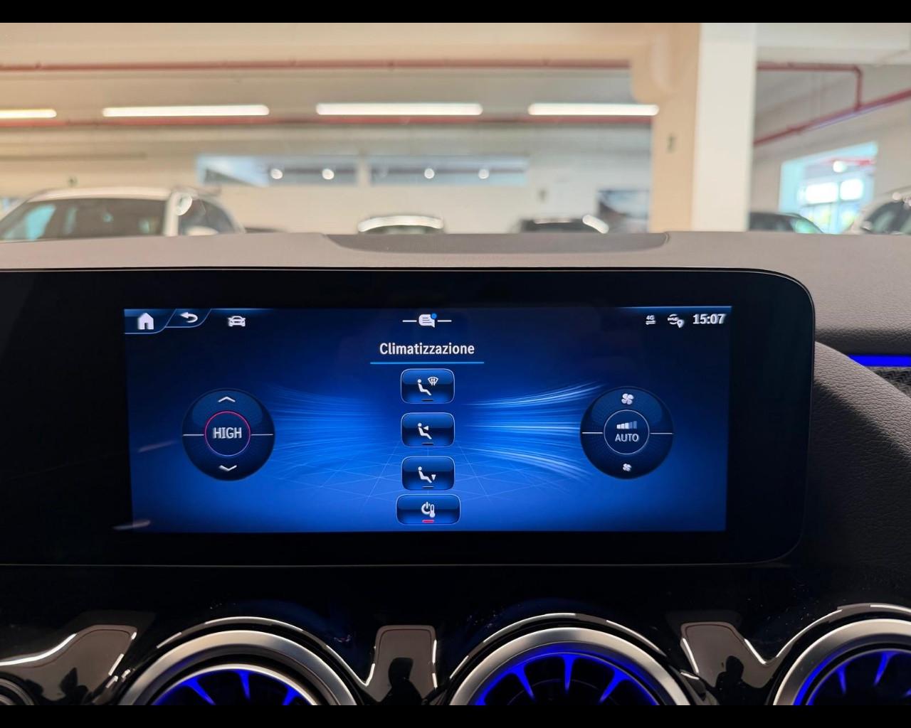 Mercedes-Benz GLA (H247) - GLA 200 d Automatic AMG Line Premium