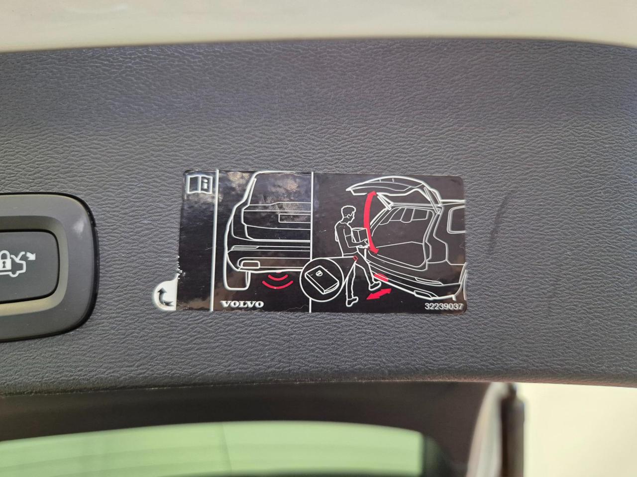 Volvo XC40 2.0 d3 R-design geartronic - UNIPROPRIETARIO - ACC/Lim - Cam