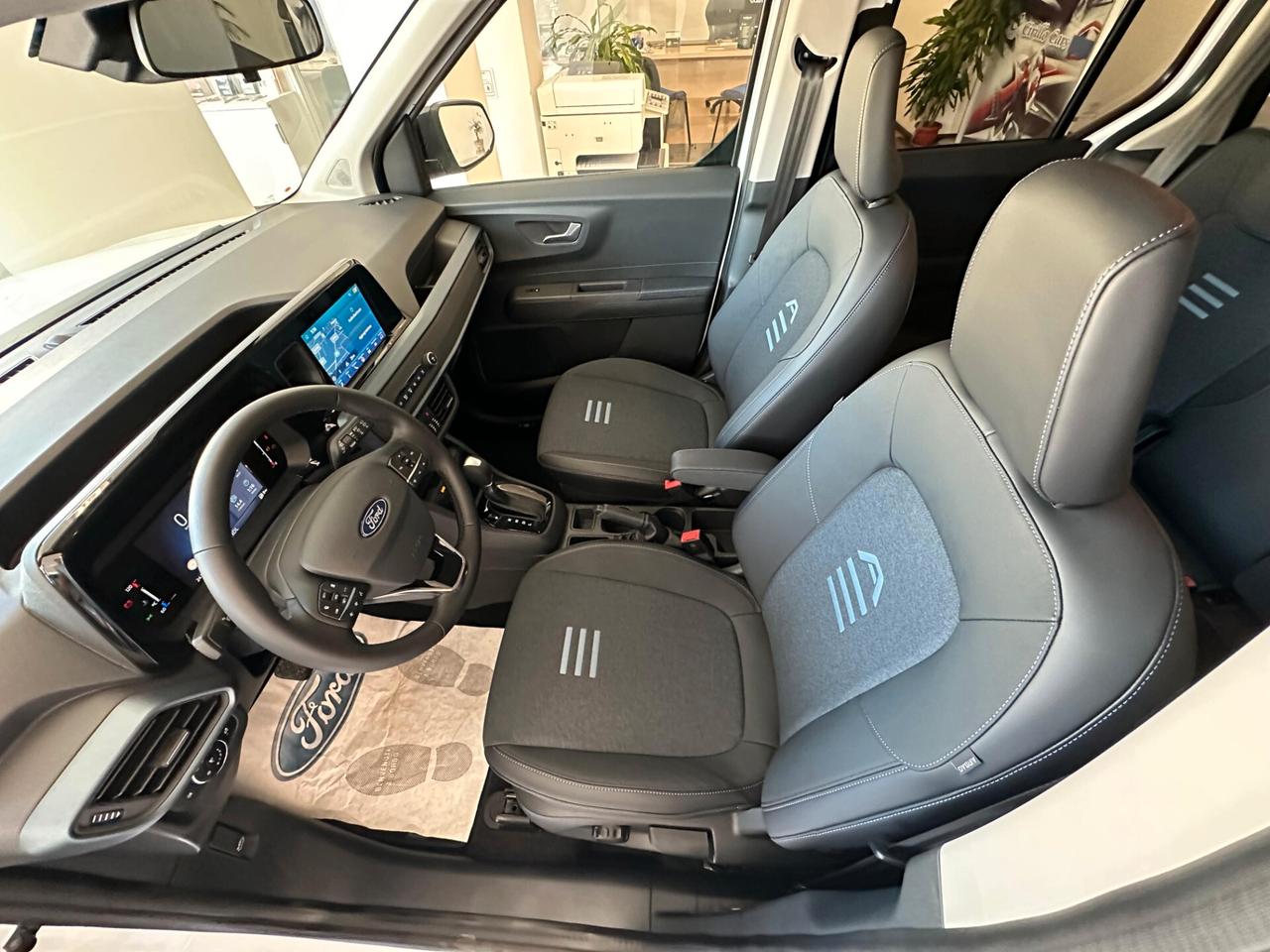 Ford Tourneo Courier 1.0 EcoBoost Powershift Titanium