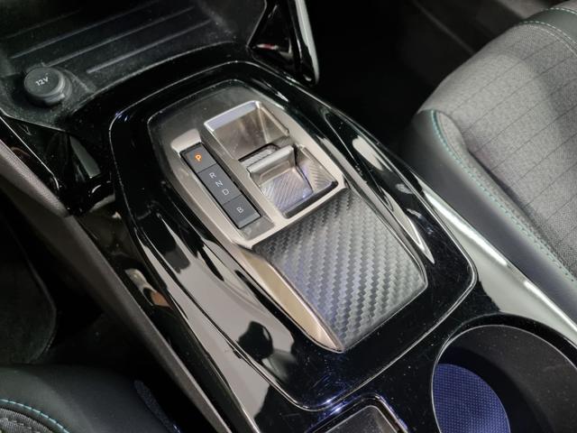 PEUGEOT 2008 motore elettrico 136 CV Allure