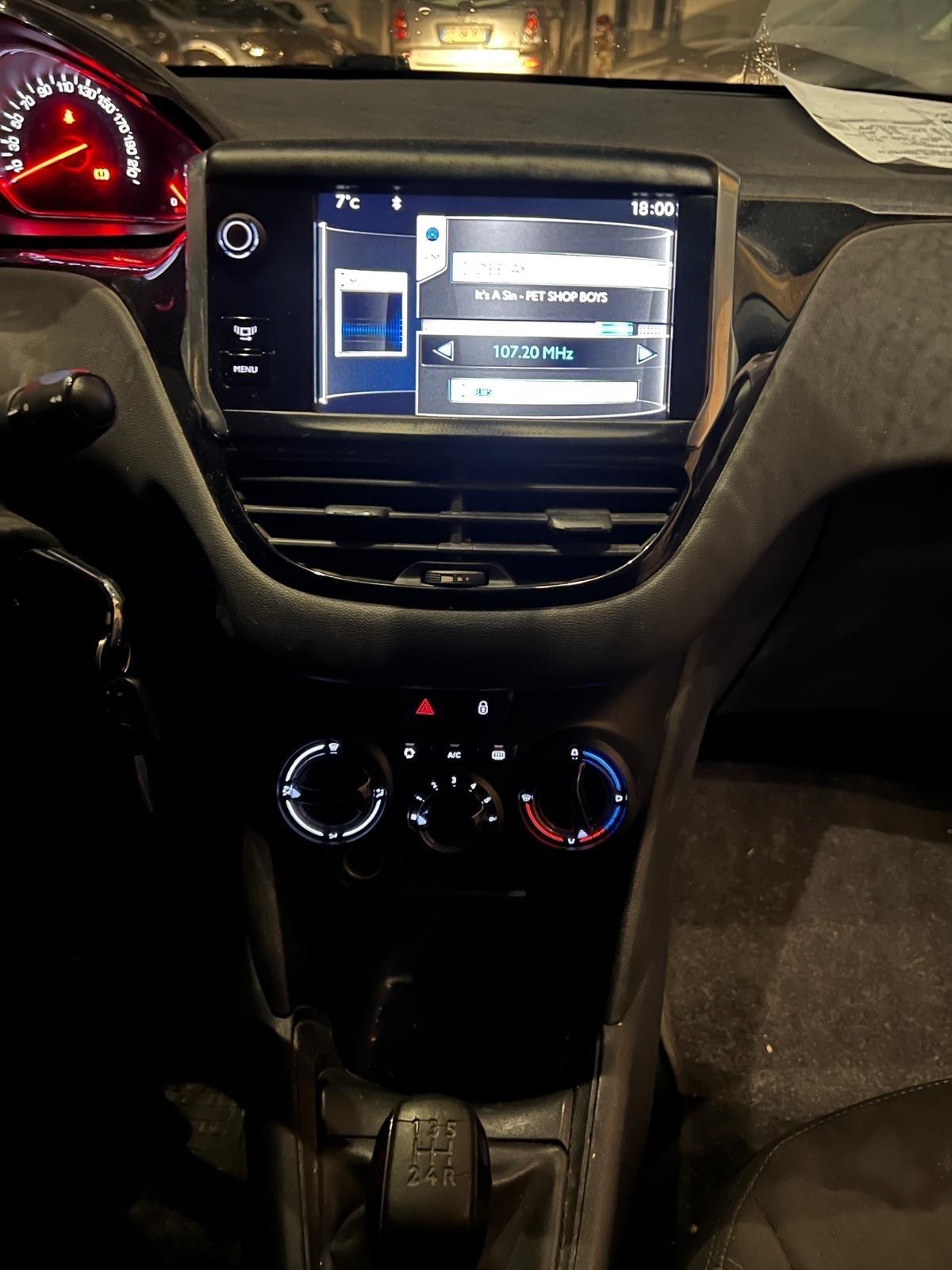 Peugeot 208 1.4 HDi 68 CV 5 porte Allure