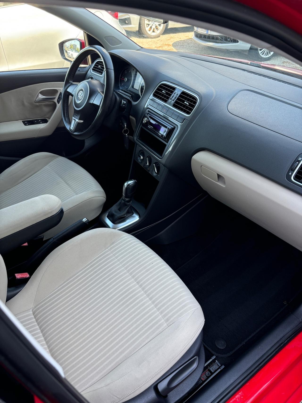 Volkswagen Polo 1.6 TDI 90CV DSG Highline - 2010