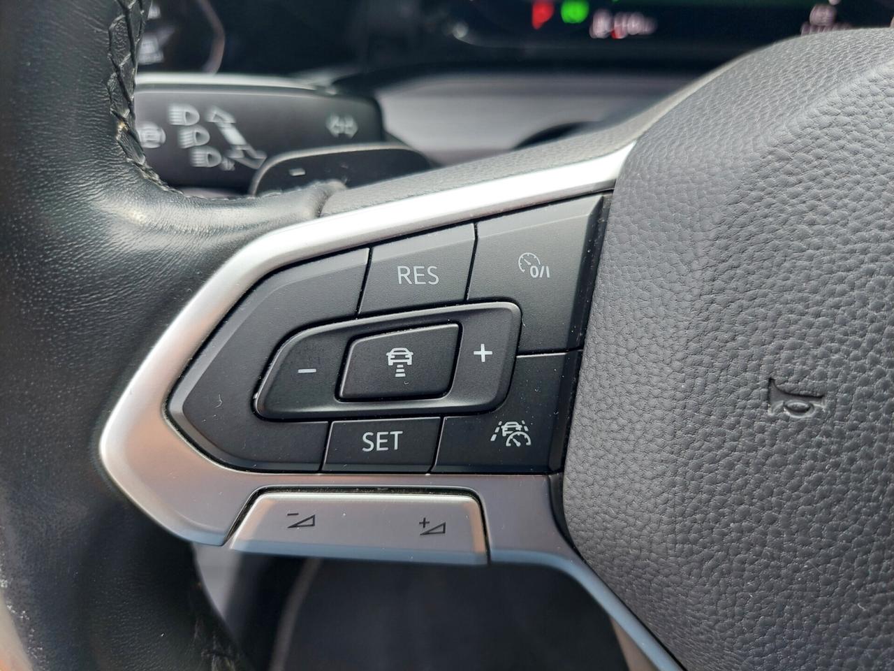VOLKSWAGEN Golf 1.5 TGI DSG Style - 2020