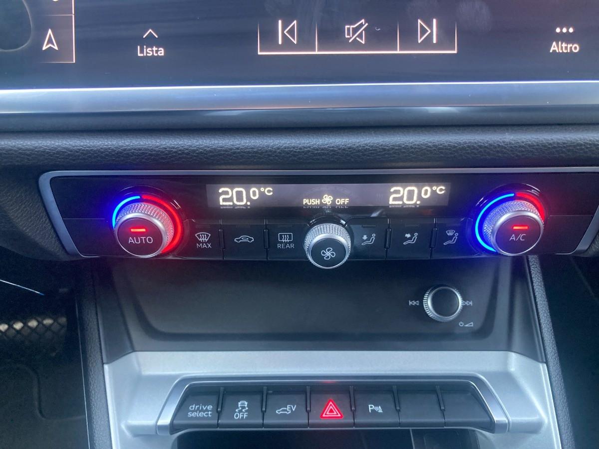 AUDI Q3 45 1.4 tfsi e Business s-tronic