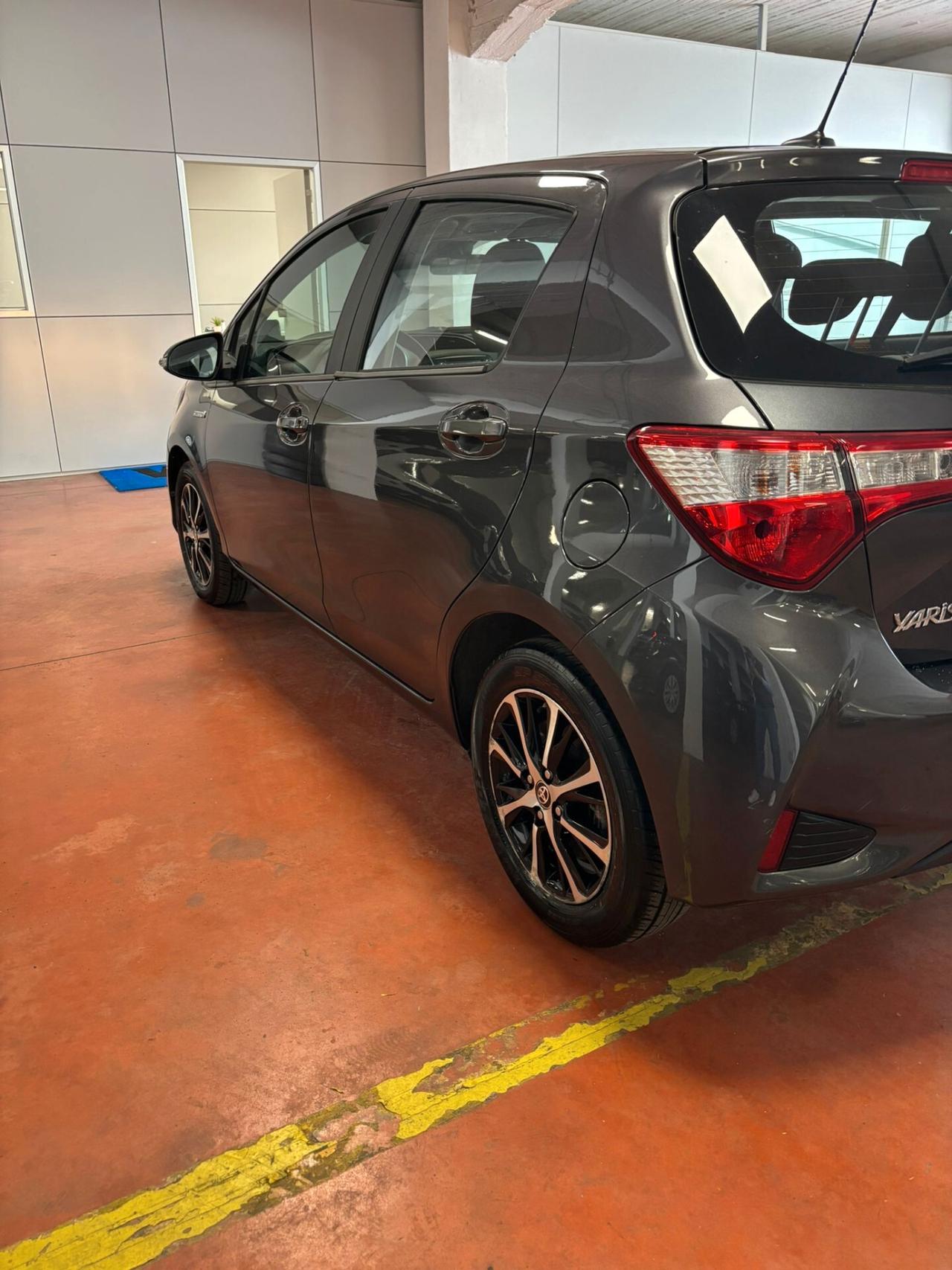Toyota Yaris 1.5 Hybrid 5 porte Business