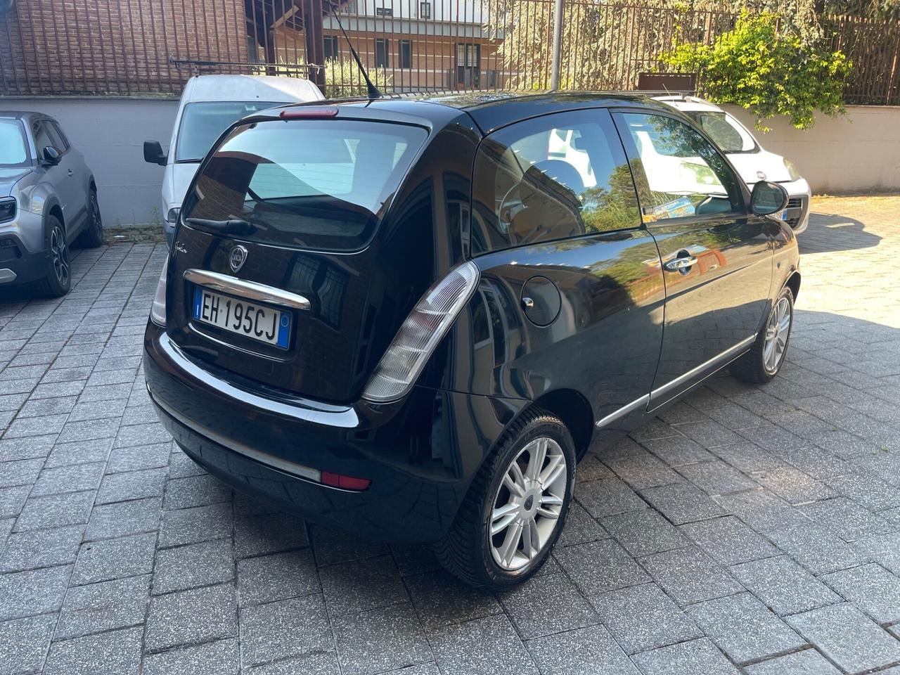 Lancia Ypsilon 1.2 69 CV Unyca
