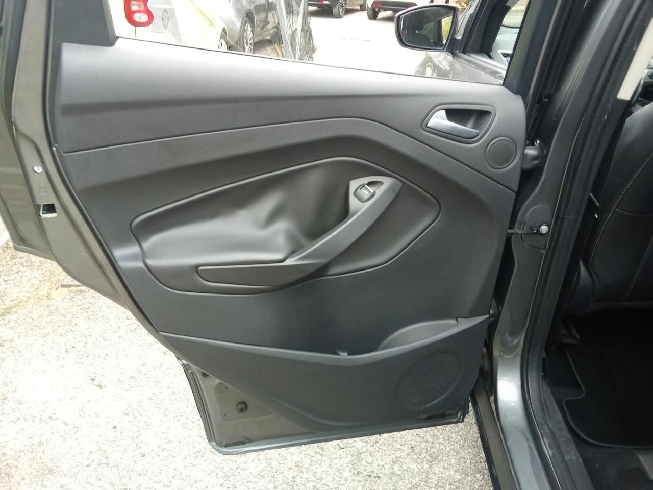 Ford Kuga 2.0 TDCI 140 CV 4WD Titanium