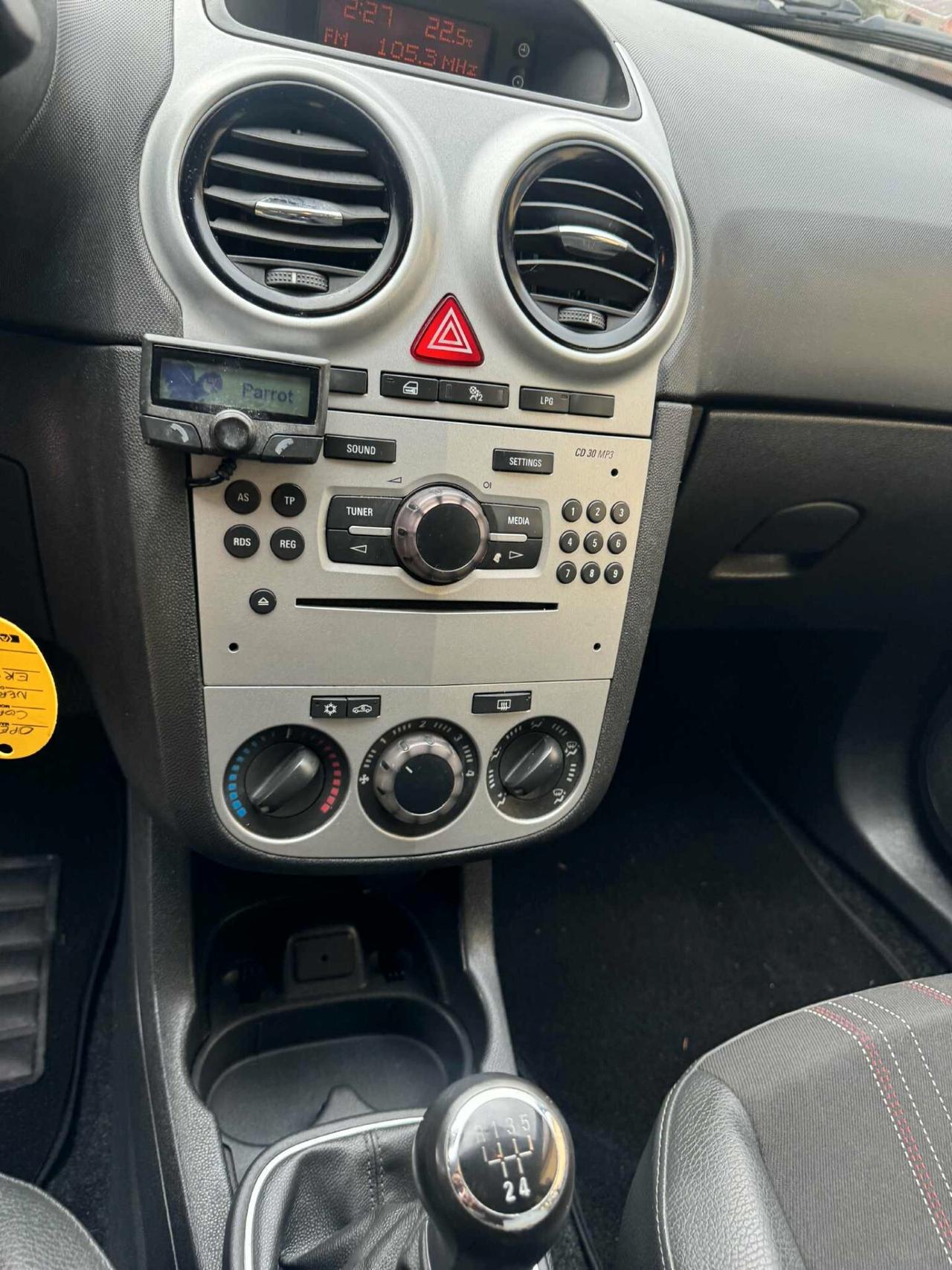 Opel Corsa 2013 GPL 170.000KM NEOPATENTATI