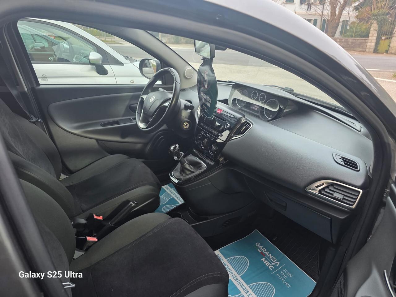 Lancia Ypsilon 1.2 69 CV 5 porte S&S Platinum