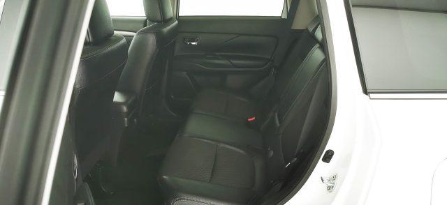 MITSUBISHI Outlander 2.2 DI-D 4WD Instyle 5p.