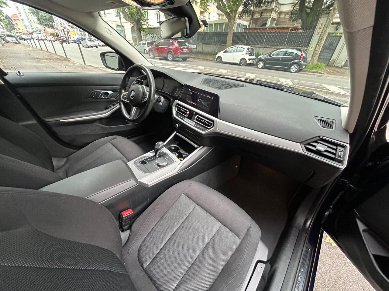 Bmw 318d 48V MHEV Business Advantage