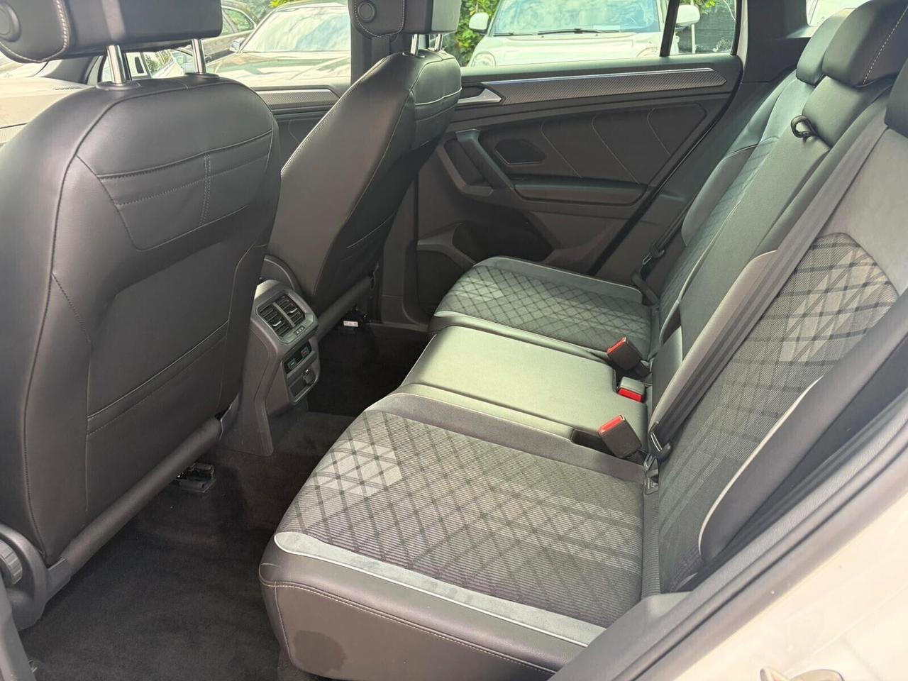 Volkswagen Tiguan 2.0 TDI 150 CV SCR DSG R-Line