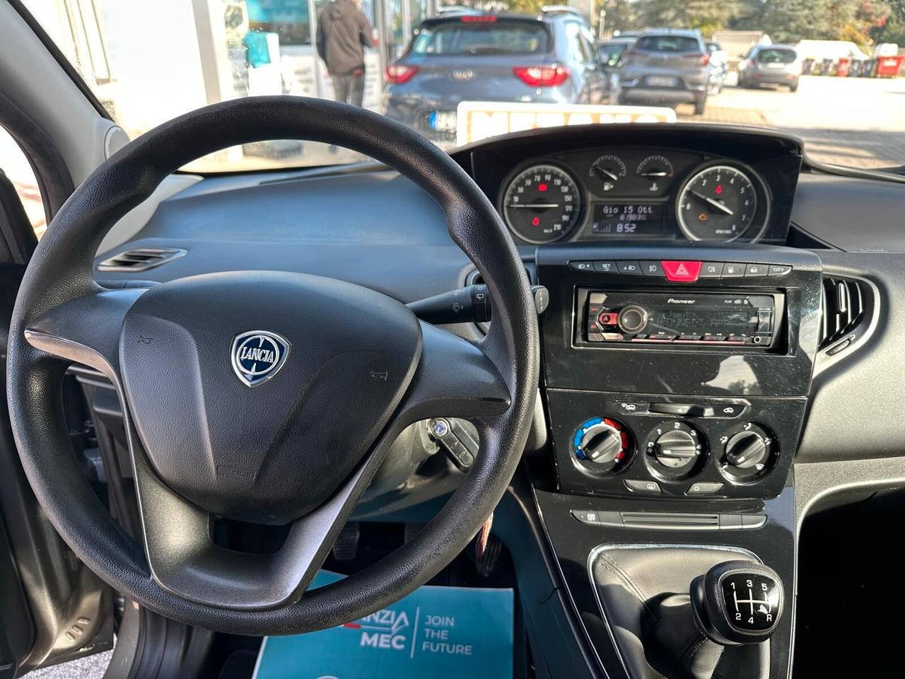 Lancia Ypsilon 0.9 TwinAir 85 CV 5 porte Metano Ecochic Platinum