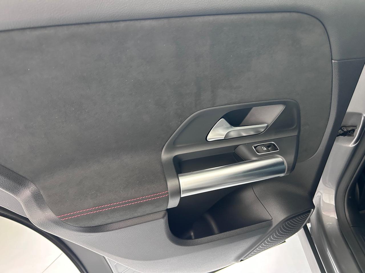 MERCEDES-BENZ GLA 200 d Automatic Premium