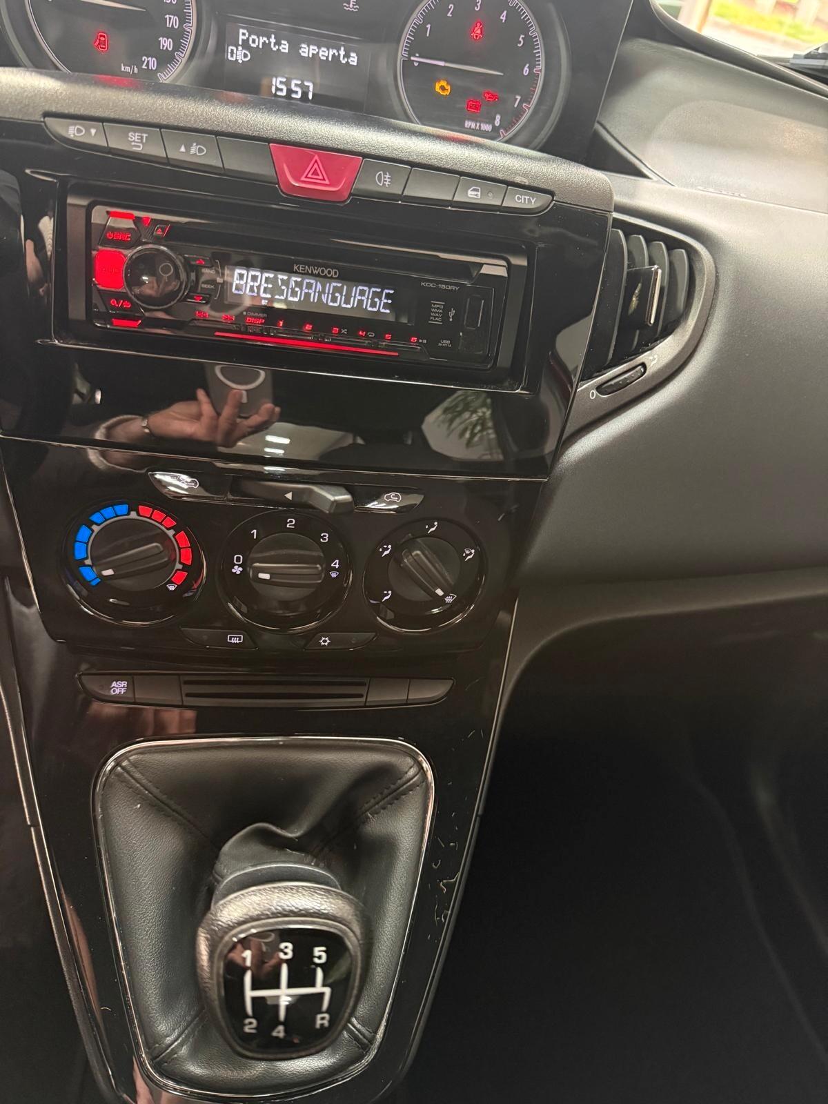 Lancia Ypsilon 1.2 69 CV 5 porte Silver