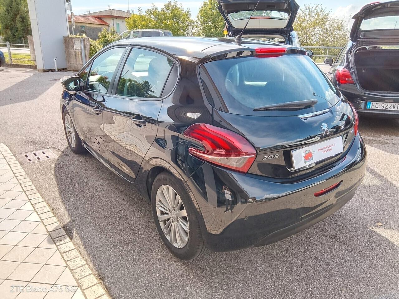 Peugeot 208 1.2 benzina Neopatentati