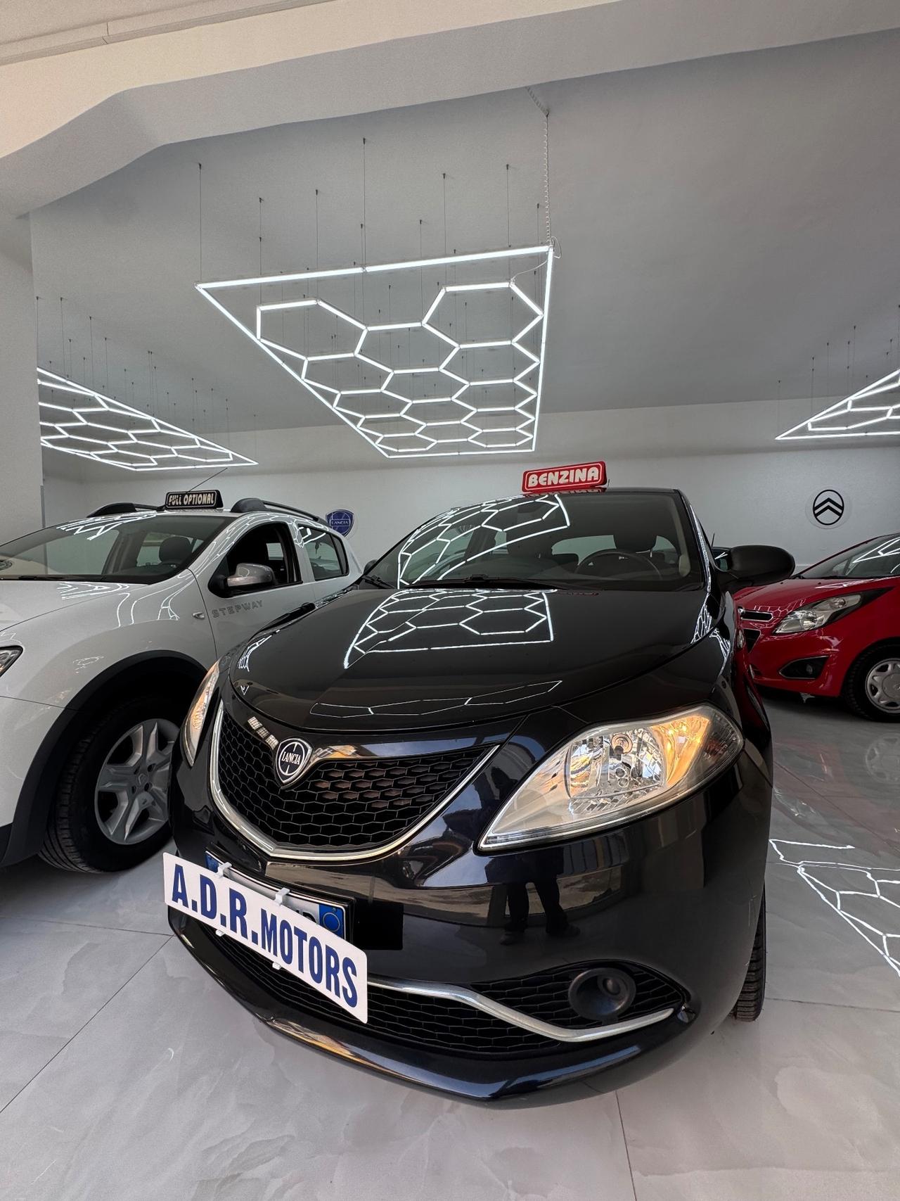 Lancia Ypsilon 1.2 69 CV 5 porte Platinum