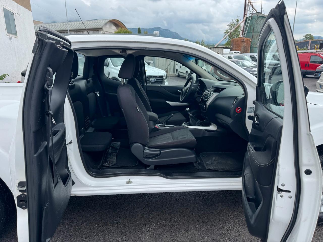 Nissan Navara 2.3 dCi 4WD King Cab Visia