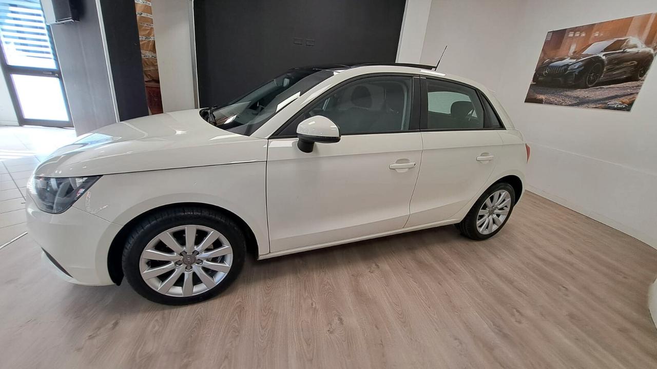 Audi A1 1.6 TDI 90CV con TETTO