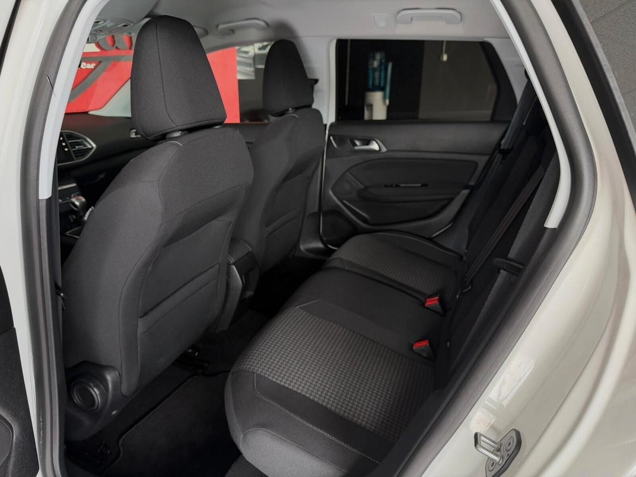 Peugeot 308 BlueHDi 130 S&S SW Allure