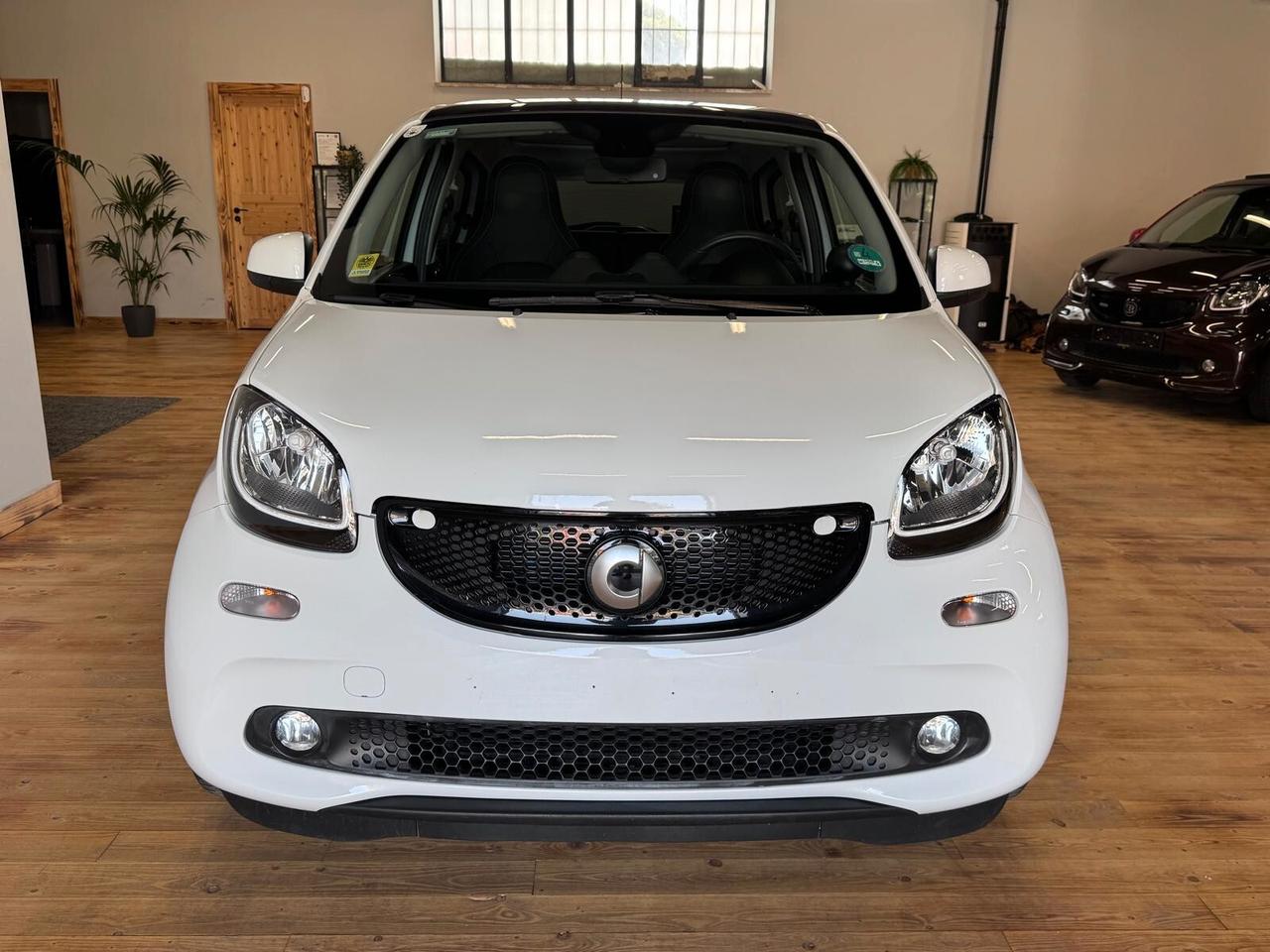 Smart ForFour 0.9 90CV PRIME SPORT PACK ,PANO,NAVI,LED,RETRO,UNIPRO