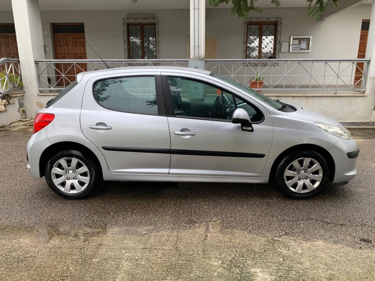 Peugeot 207 1.4 ECO GPL di serie neopatentati