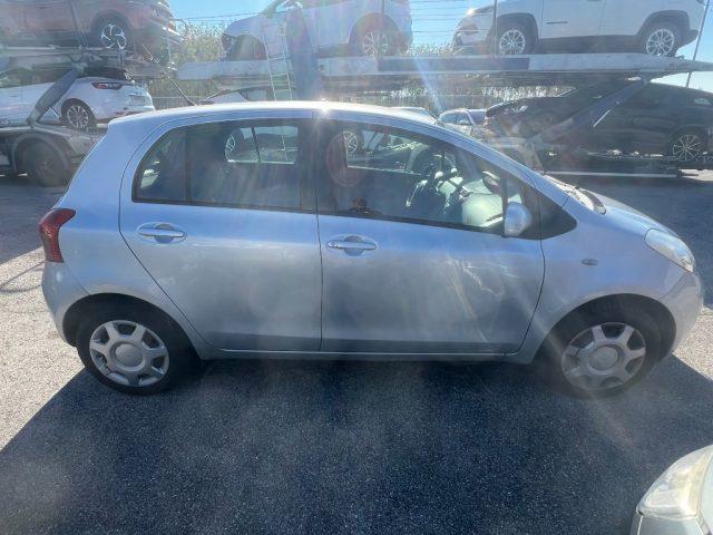 TOYOTA Yaris 1.0 5 porte