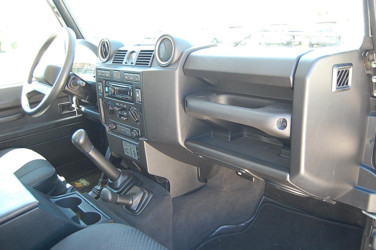 Land Rover Defender 90 2.4 TD4 Station Wagon SE