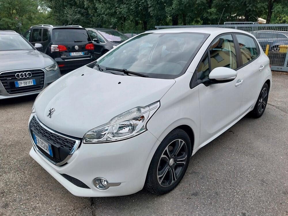 Peugeot 208 1.4 HDi 68 CV 5 porte Allure