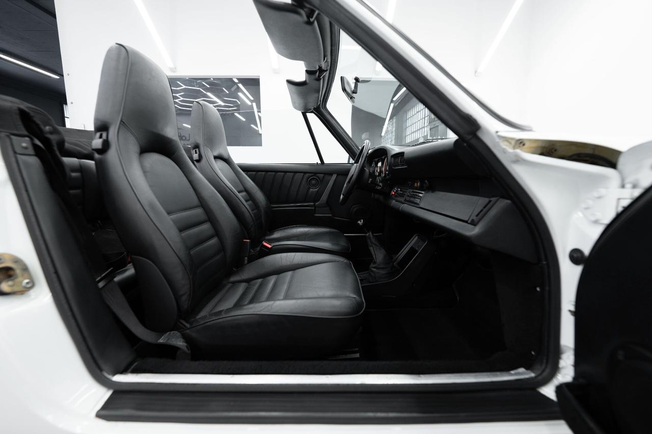 Porsche 911 Carrera 3.2 Cabriolet