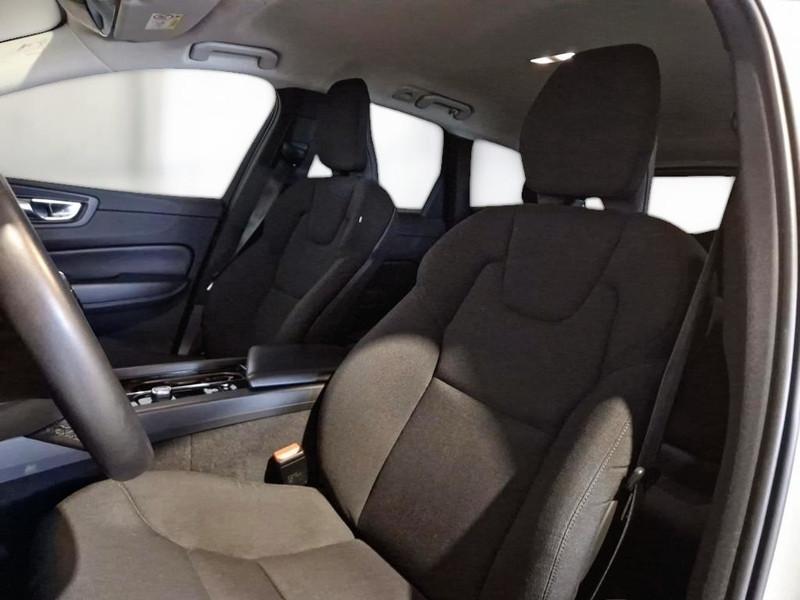 VOLVO XC60 B4 D AWD automatico Momentum Pro MY22