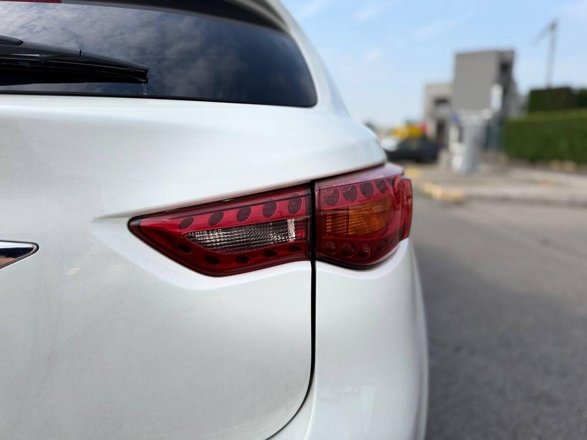 Infiniti QX70 (FX) 3.0d V6 S Premium awd auto