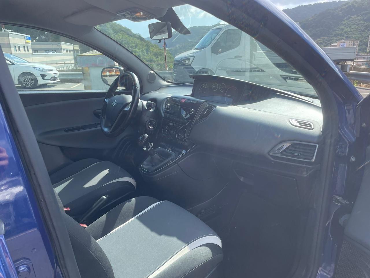Lancia Ypsilon 1.2 69 CV 5 porte Silver