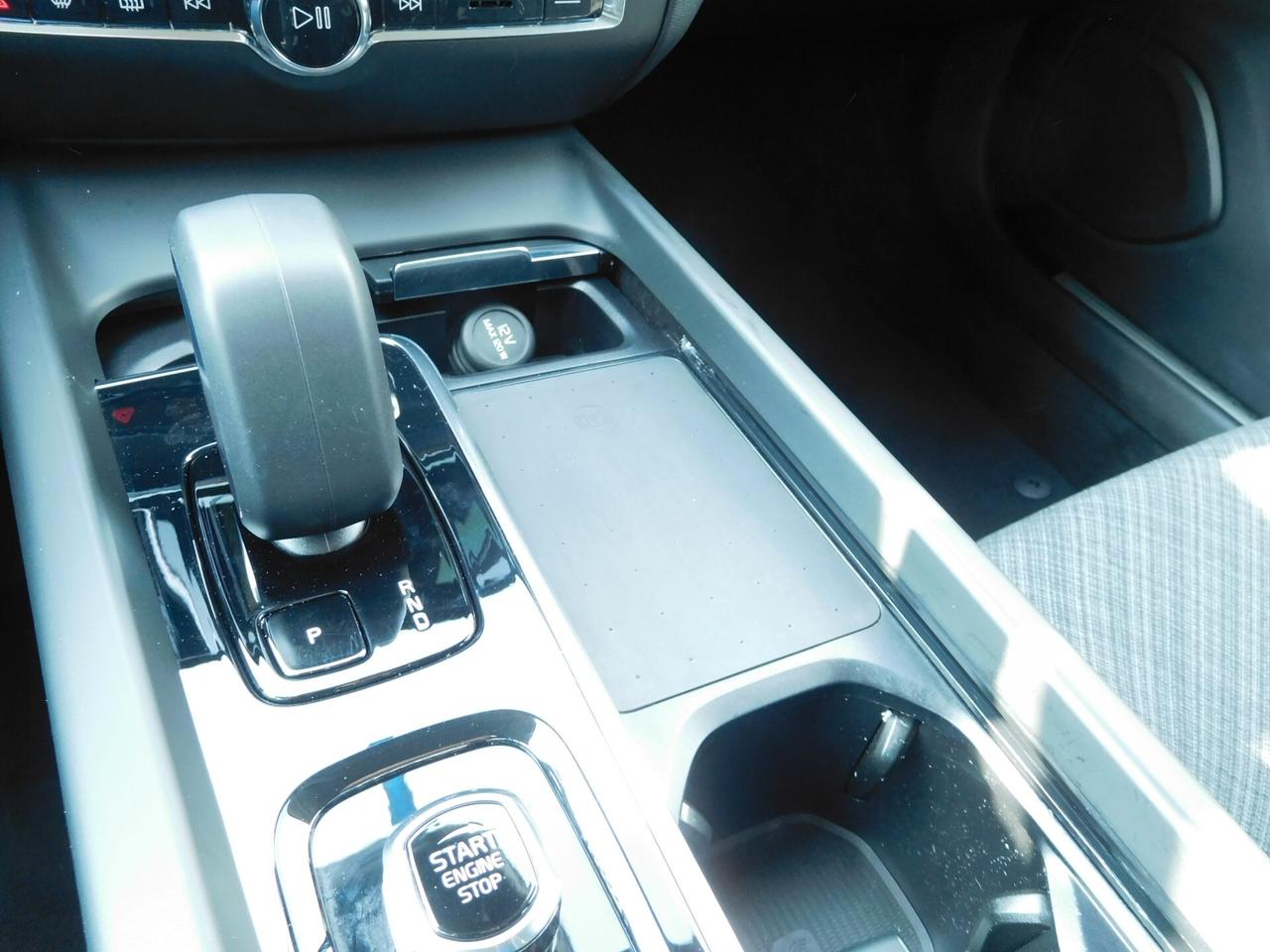 Volvo V60 B4 (d) automatico Core Hybrid 197cv GANCIO TRAINO