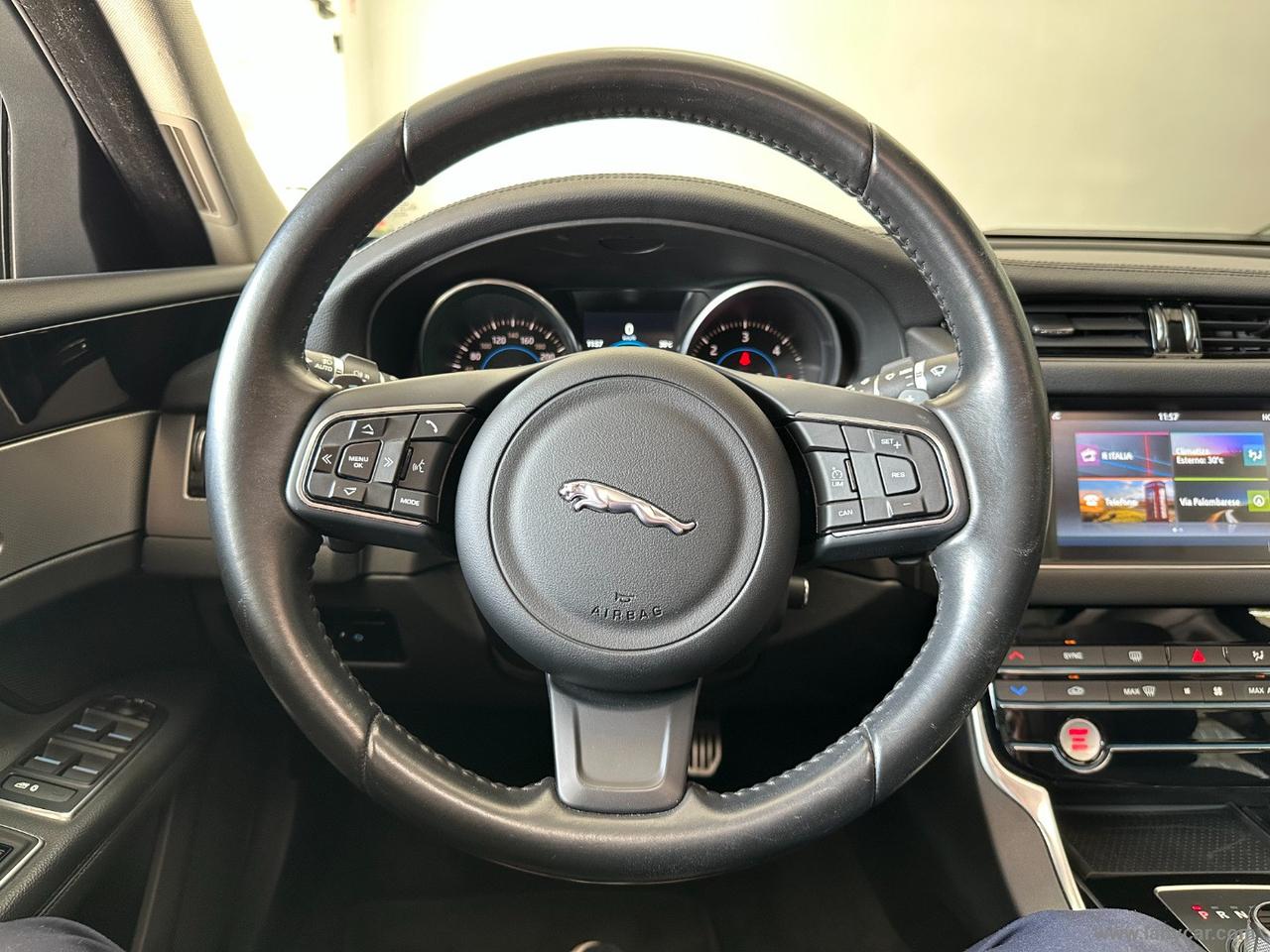 JAGUAR XF 3.0 D V6 300 CV aut. Prestige