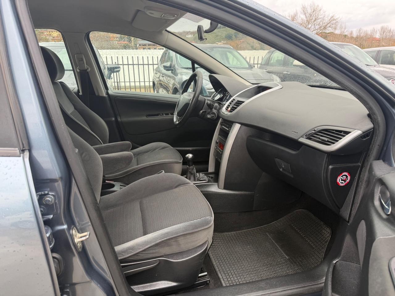 Peugeot 207 1.4 8V 75CV 5p. ONE Line