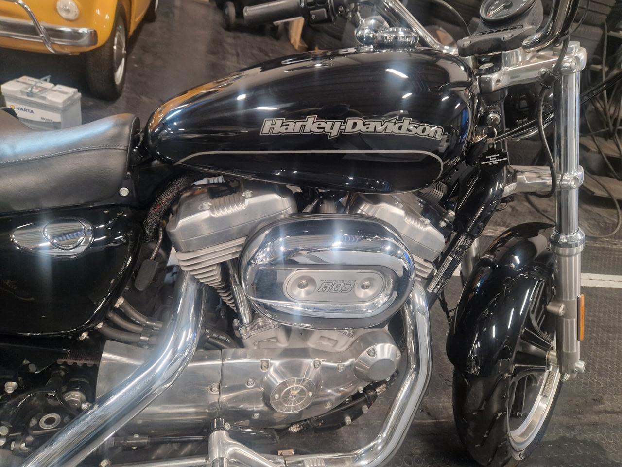 883C Sportster Custom XL solo 6100km