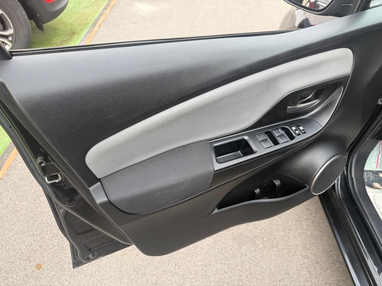 Toyota Yaris 1.0benzina 5porte LOUNGE - 2017