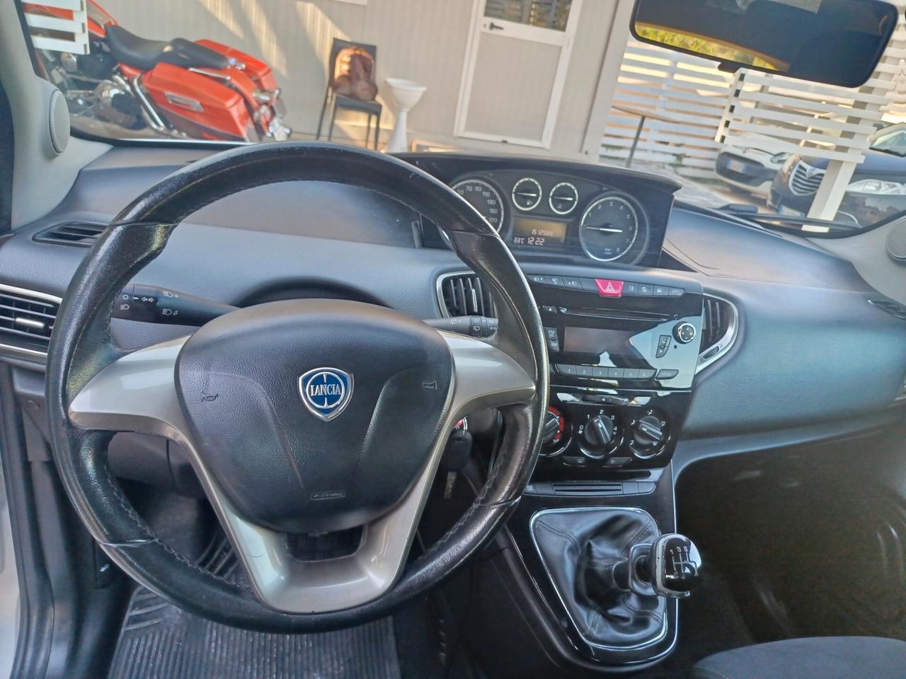 Lancia Ypsilon 1.2 69 CV 5 porte Silver