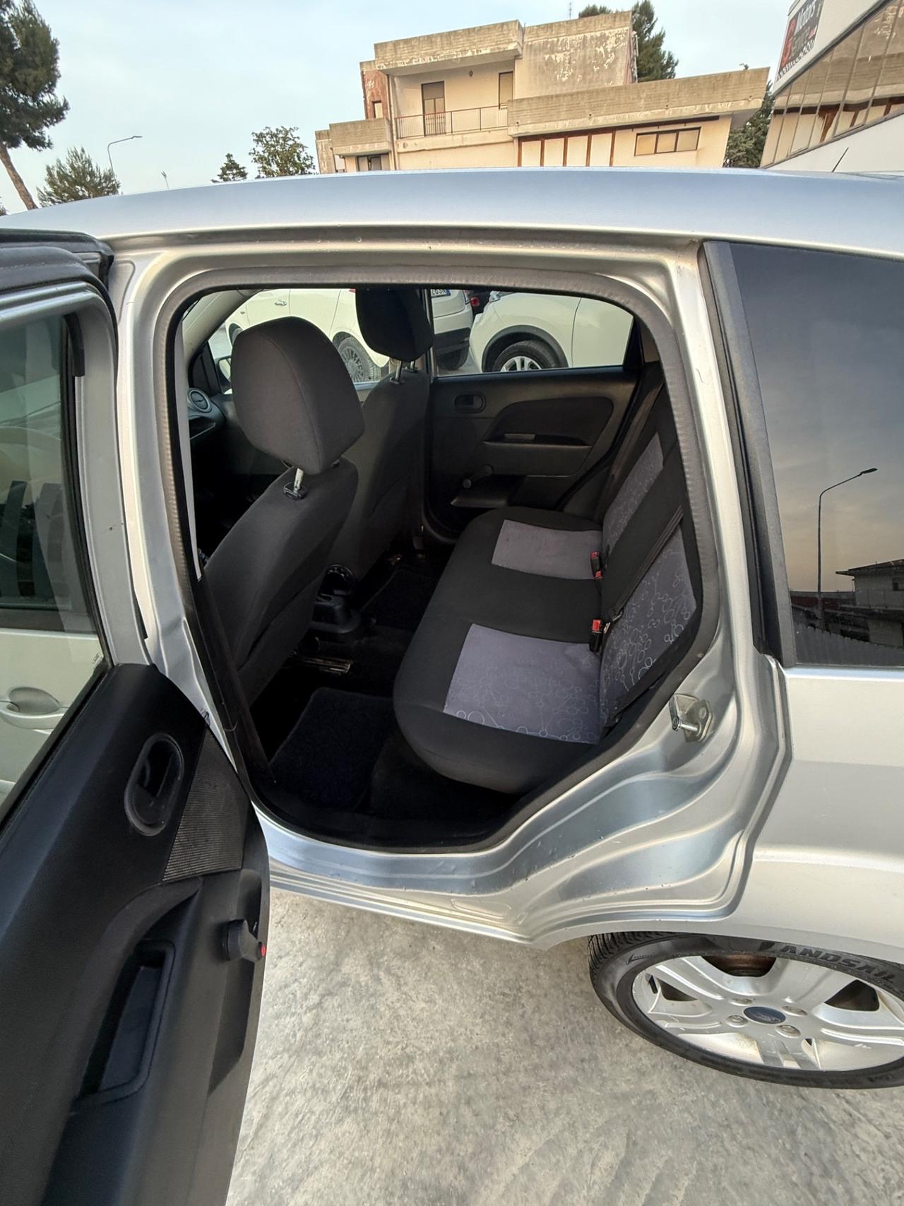 Ford Fiesta 1.4 TDCi 5p. Ghia