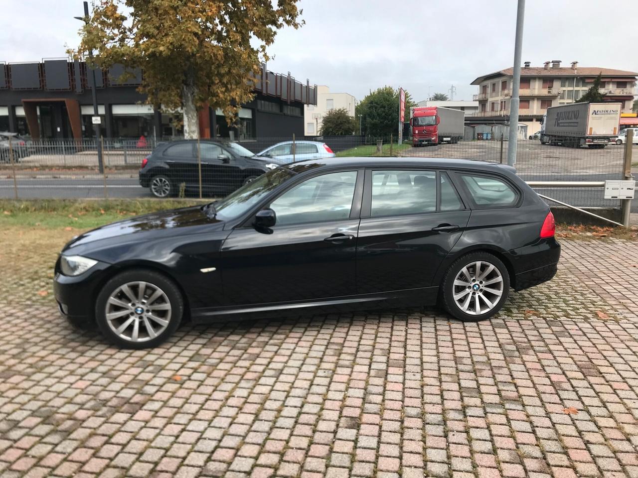 BMW 318d Touring 2.0 Eletta Automatica Neopatentati