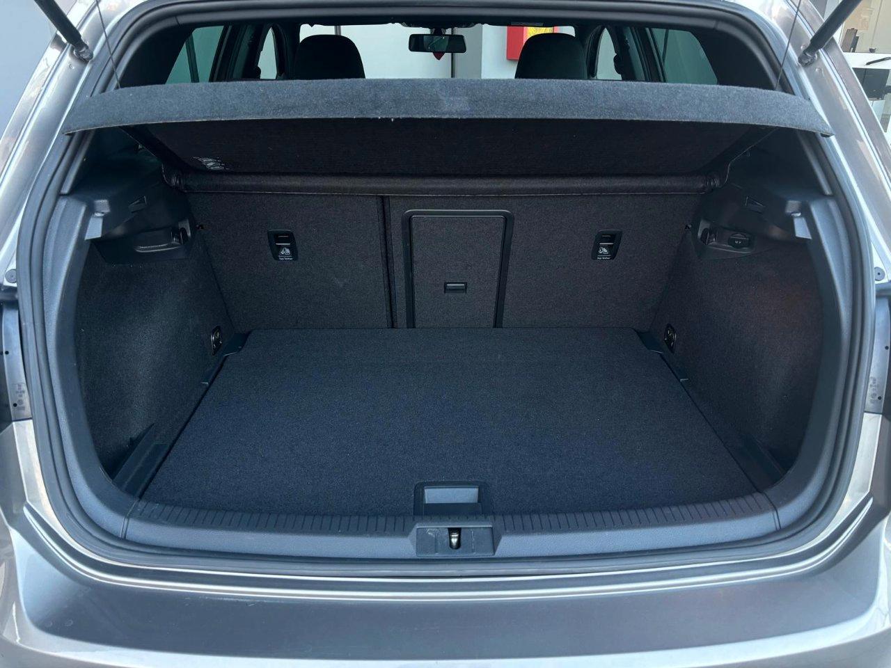 Volkswagen Golf 5 Porte Golf 5p 1.6 tdi Sport Edition 110cv R-Line