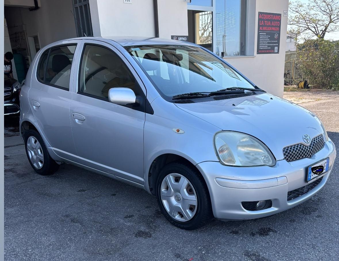 Toyota Yaris 1.3i 16V cat 5 porte Sol