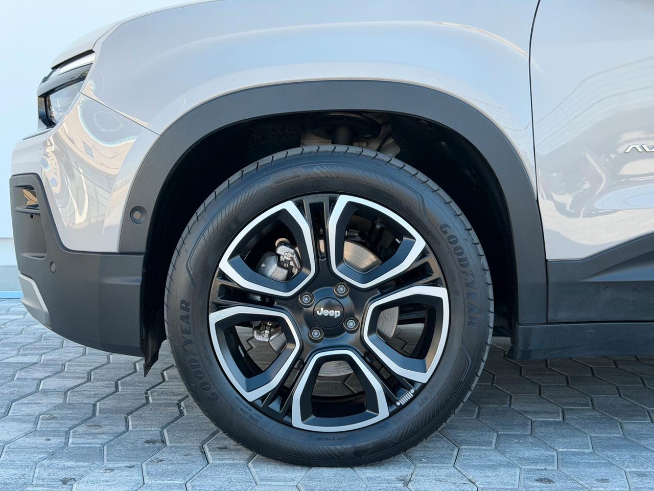 Jeep Avenger 1.2 Turbo 100 CV MHEV Summit