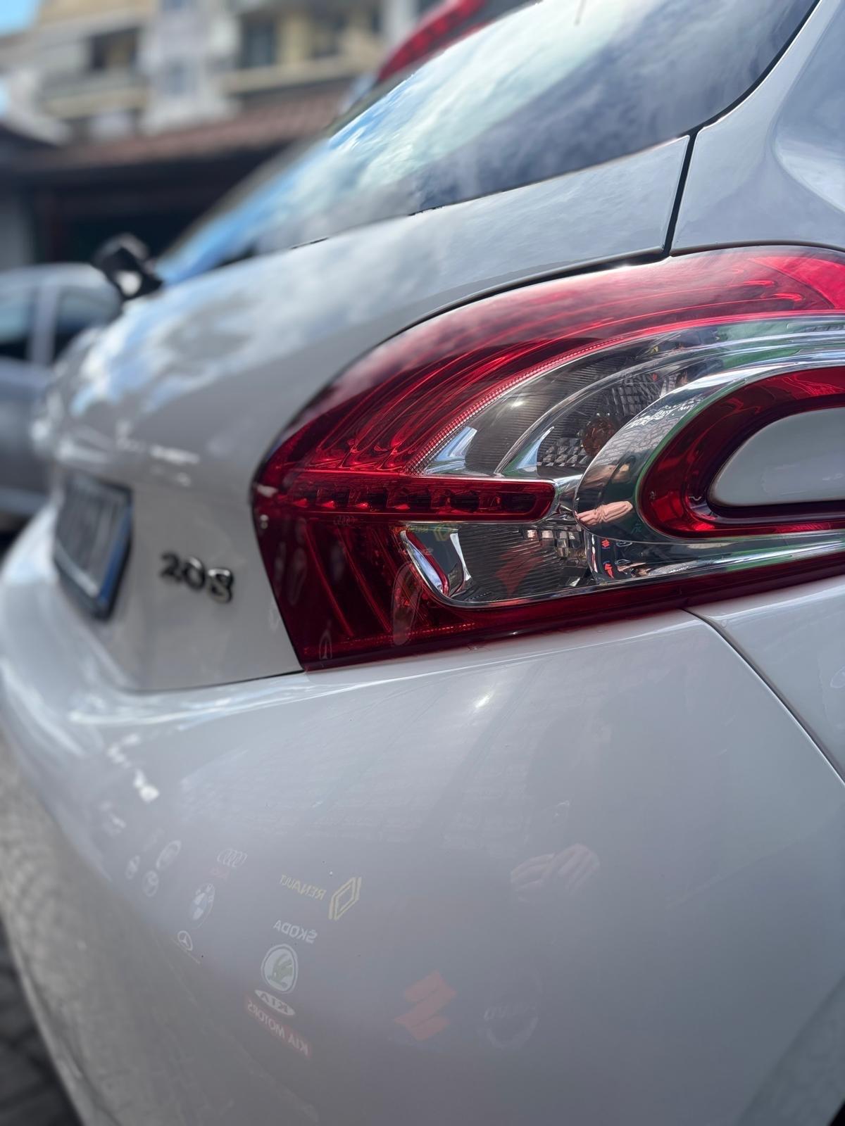 Peugeot 208 1.4 HDi 68 CV 5 porte Allure