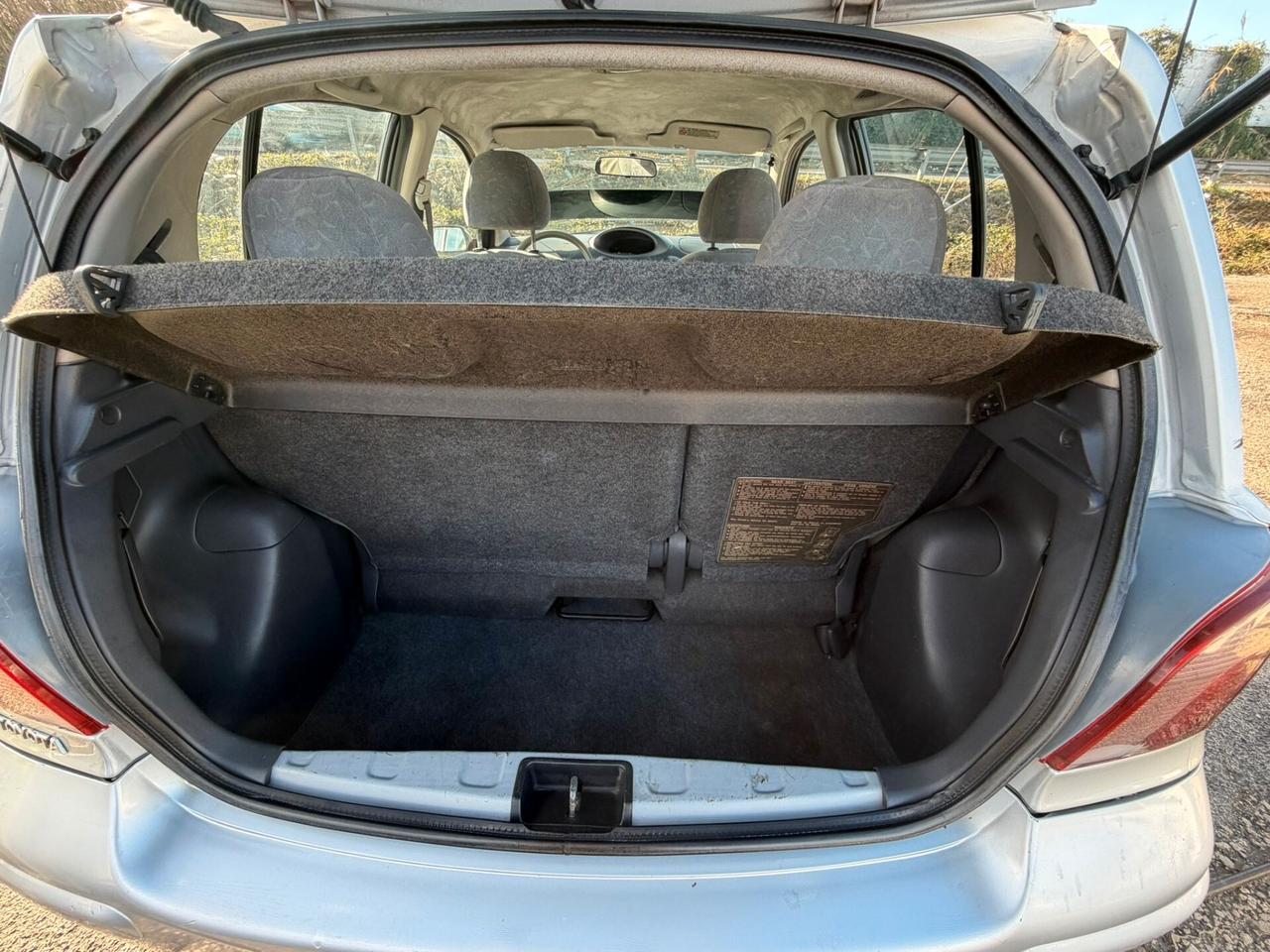 Toyota Yaris 1.0i 16V cat 5 porte Sol