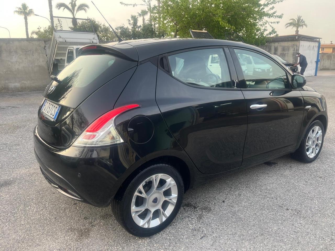 Lancia ypsilon-1.2 benz-full-11/2016