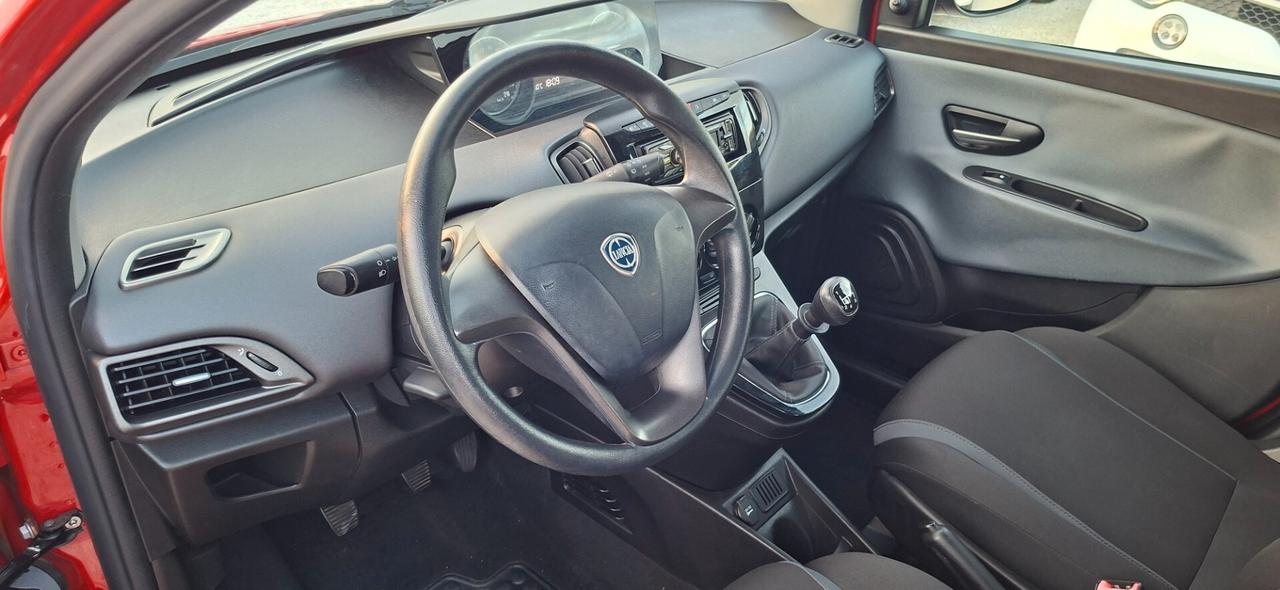 Lancia Ypsilon 1.2 69 CV 5 porte Silver