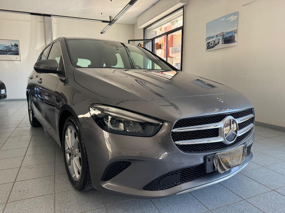 MERCEDES B180 d Automatic Sport BURMESTER/ LUCI AMBIENT/ PELLE/ LED
